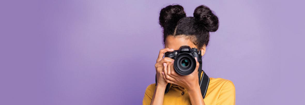 photo of young female photographer on a purple background 